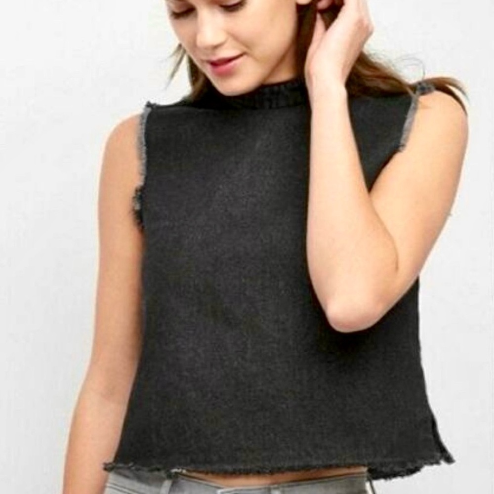 GAP Crop Denim Top with Raw Edge Sleeve, Hem & Zipper Back in Black Wash — S